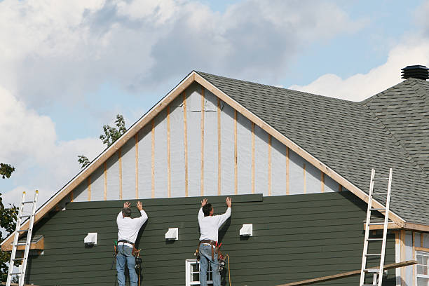 Professional Siding Installation technician working in Pflugerville, TX